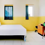 Oyo Life 3103 Opo Homestay & Kost