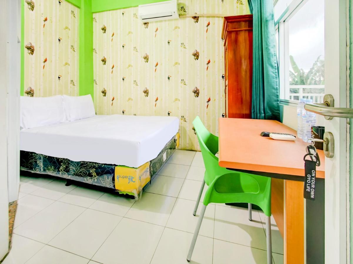 Oyo Life 3103 Opo & Kost Hotel Malang