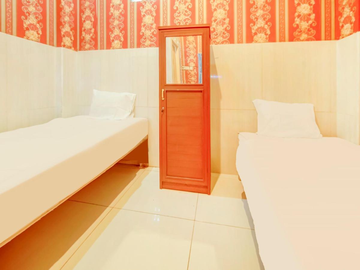 Oyo Life 3103 Opo & Kost Hotel Malang