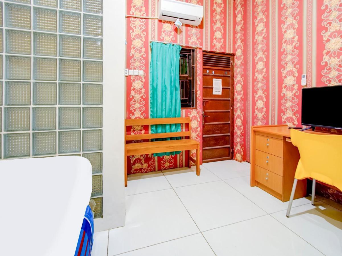 Oyo Life 3103 Opo & Kost 2* Malang