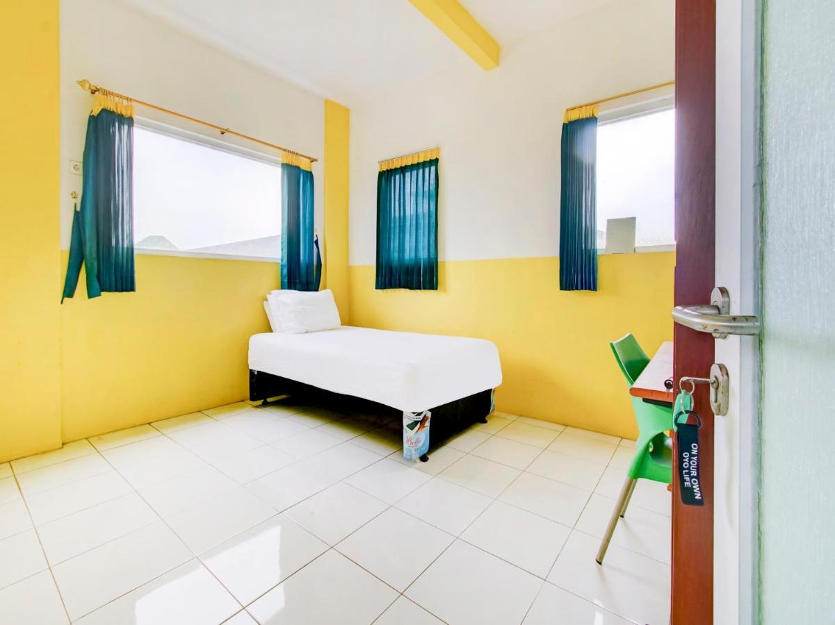 Oyo Life 3103 Opo & Kost 2* Malang